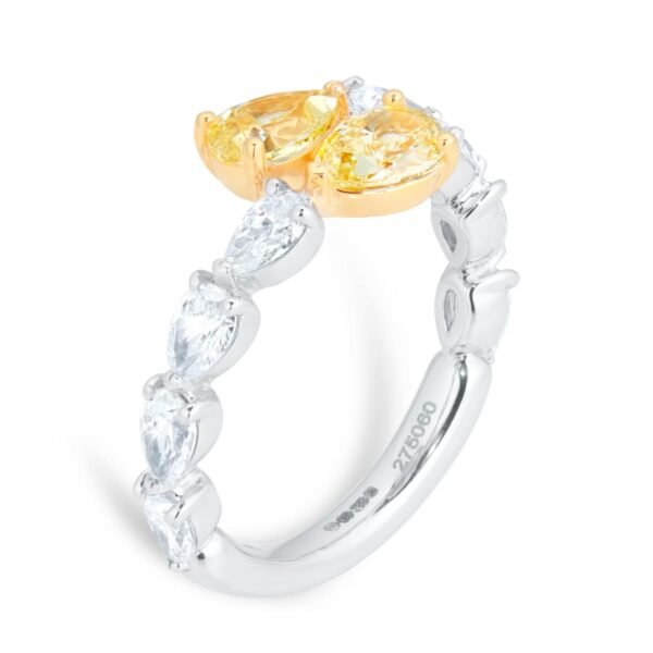 Bague diamant taille poire jaune et blanc 18 carats