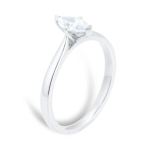 Bague de fiançailles solitaire en platine 0,50 ct taille marquise