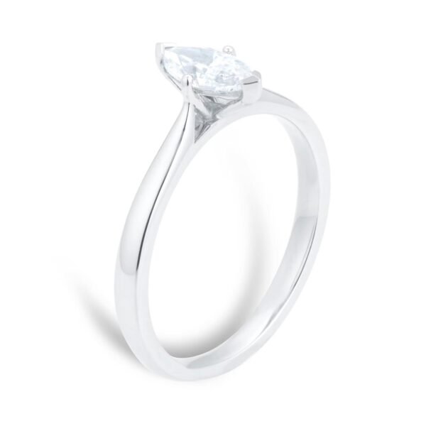 Bague de fiançailles solitaire en platine 0,50 ct taille marquise